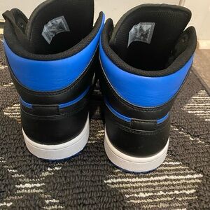 Jordan 1 mid like new excellent condition